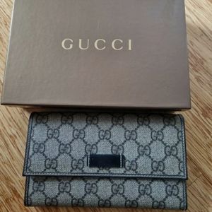 Preowned Authentic GUCCI BROWN Wallet